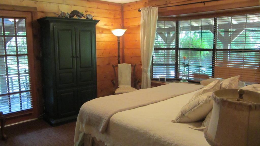 Red Caboose Farm Bed & Breakfast Magnolia Δωμάτιο φωτογραφία